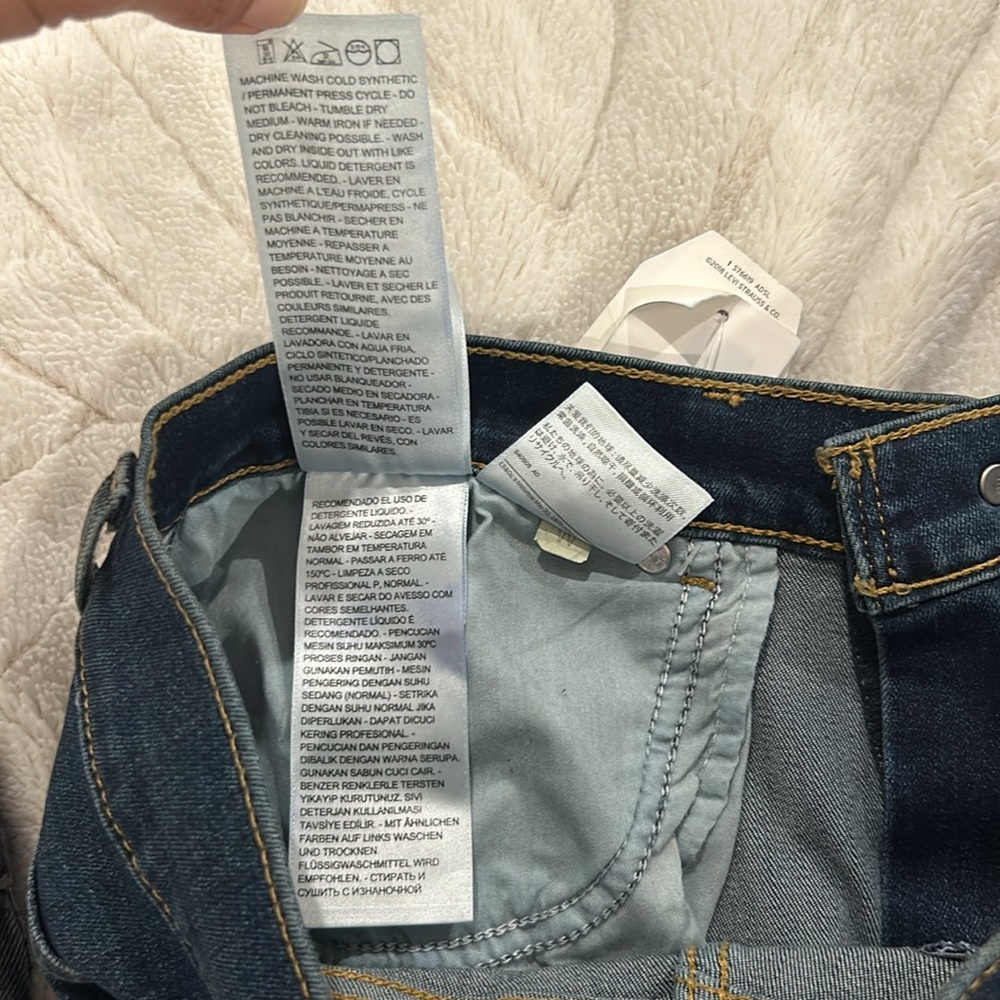 Levi’s Women’s Cropped Jeans, Size 12 - Picture 11 of 14